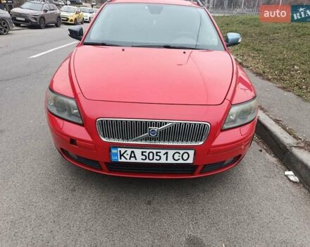 Красный Вольво В50, объемом двигателя 2.4 л и пробегом 344 тыс. км за 6900 $, фото 1 на Automoto.ua