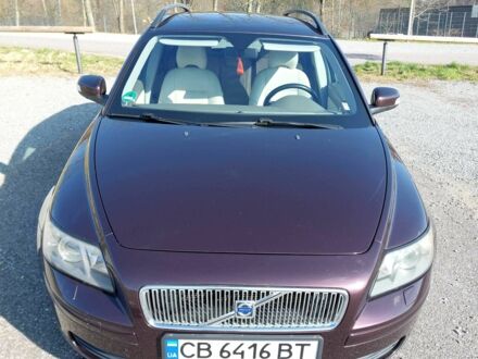 Вольво В50 2006 в Чернигове на Automoto.ua Красный Вольво В50, объемом двигателя 2 л и пробегом 269 тыс. км за 5500 $, фото 1 на Automoto.ua