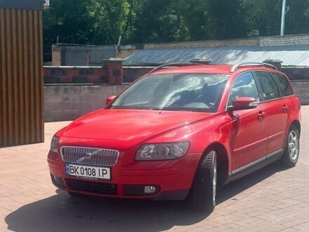 Красный Вольво В50, объемом двигателя 1.8 л и пробегом 281 тыс. км за 5300 $, фото 1 на Automoto.ua