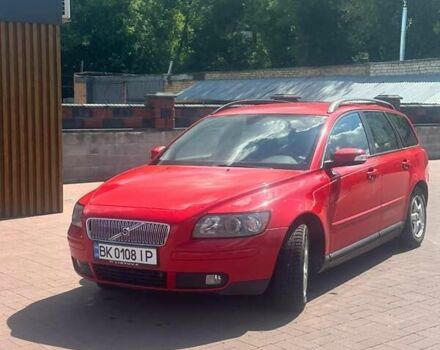 Красный Вольво В50, объемом двигателя 1.8 л и пробегом 281 тыс. км за 5300 $, фото 1 на Automoto.ua