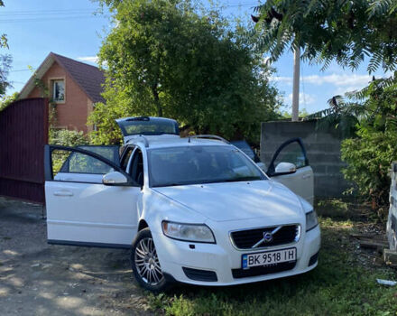Вольво В50, объемом двигателя 1.6 л и пробегом 309 тыс. км за 6600 $, фото 3 на Automoto.ua