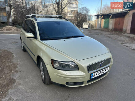 Вольво В50 2006 в Киеве на Automoto.ua Желтый Вольво В50, объемом двигателя 2.44 л и пробегом 308 тыс. км за 7000 $, фото 1 на Automoto.ua