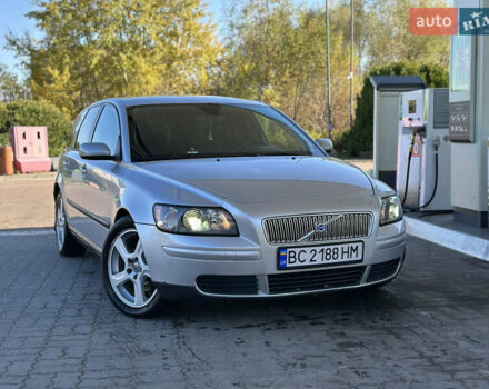 Серый Вольво В50, объемом двигателя 2 л и пробегом 385 тыс. км за 4950 $, фото 1 на Automoto.ua