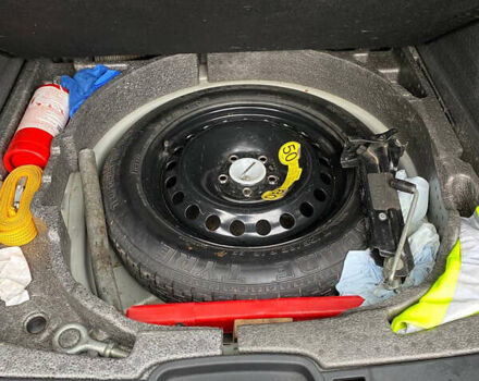 Сірий Вольво V50, об'ємом двигуна 2 л та пробігом 305 тис. км за 4900 $, фото 15 на Automoto.ua