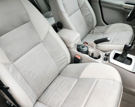 Серый Вольво В50, объемом двигателя 2 л и пробегом 370 тыс. км за 2800 $, фото 6 на Automoto.ua