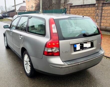 Серый Вольво В50, объемом двигателя 2 л и пробегом 370 тыс. км за 2800 $, фото 2 на Automoto.ua
