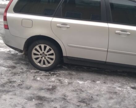 Серый Вольво В50, объемом двигателя 2 л и пробегом 370 тыс. км за 5200 $, фото 4 на Automoto.ua