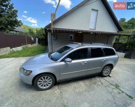 Серый Вольво В50, объемом двигателя 2 л и пробегом 400 тыс. км за 4200 $, фото 1 на Automoto.ua