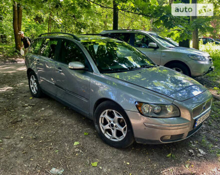 Сірий Вольво V50, об'ємом двигуна 2 л та пробігом 250 тис. км за 4800 $, фото 1 на Automoto.ua