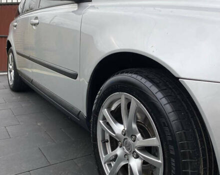 Сірий Вольво V50, об'ємом двигуна 2 л та пробігом 305 тис. км за 4900 $, фото 7 на Automoto.ua