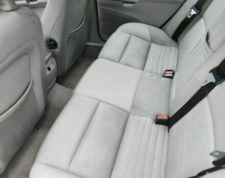 Серый Вольво В50, объемом двигателя 2 л и пробегом 370 тыс. км за 2800 $, фото 8 на Automoto.ua