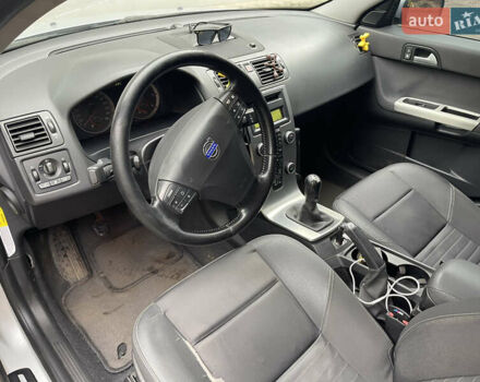 Серый Вольво В50, объемом двигателя 2 л и пробегом 360 тыс. км за 5200 $, фото 12 на Automoto.ua