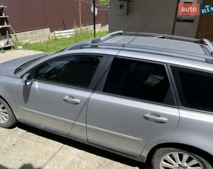 Серый Вольво В50, объемом двигателя 2 л и пробегом 400 тыс. км за 4200 $, фото 2 на Automoto.ua