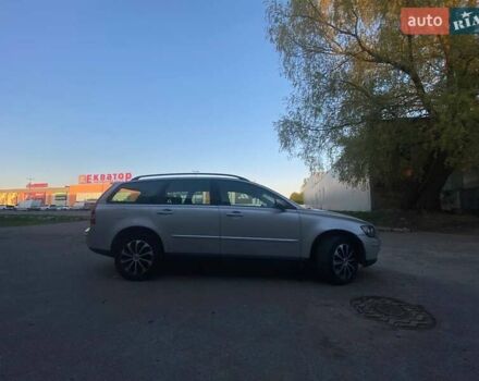 Серый Вольво В50, объемом двигателя 2 л и пробегом 375 тыс. км за 5000 $, фото 1 на Automoto.ua