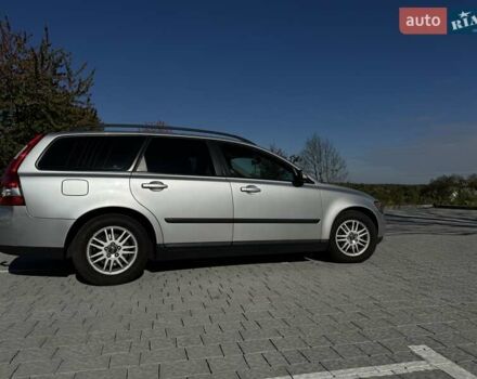 Сірий Вольво V50, об'ємом двигуна 1.6 л та пробігом 300 тис. км за 5600 $, фото 1 на Automoto.ua