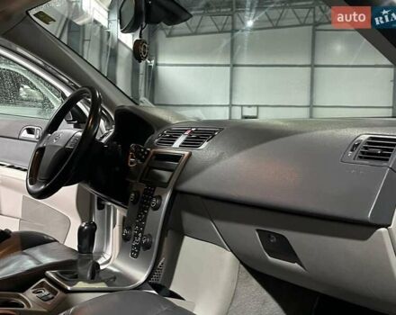 Серый Вольво В50, объемом двигателя 2.5 л и пробегом 312 тыс. км за 7490 $, фото 12 на Automoto.ua