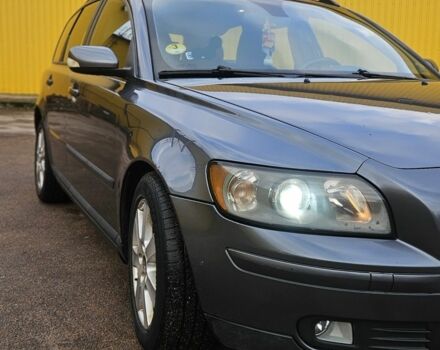 Серый Вольво В50, объемом двигателя 2 л и пробегом 360 тыс. км за 2550 $, фото 5 на Automoto.ua