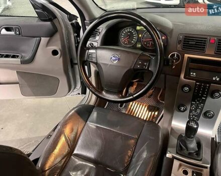 Серый Вольво В50, объемом двигателя 2.5 л и пробегом 312 тыс. км за 7490 $, фото 22 на Automoto.ua