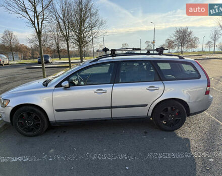 Серый Вольво В50, объемом двигателя 1.56 л и пробегом 350 тыс. км за 5230 $, фото 1 на Automoto.ua