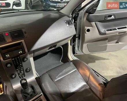 Серый Вольво В50, объемом двигателя 2.5 л и пробегом 312 тыс. км за 7490 $, фото 21 на Automoto.ua