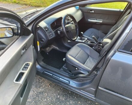 Серый Вольво В50, объемом двигателя 1.6 л и пробегом 300 тыс. км за 3400 $, фото 7 на Automoto.ua