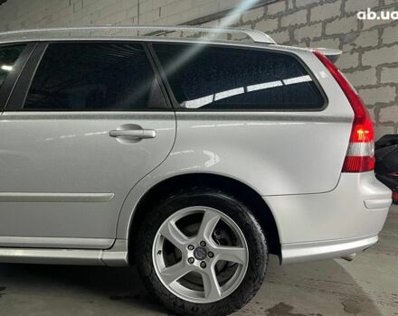 Серый Вольво В50, объемом двигателя 2.5 л и пробегом 312 тыс. км за 7490 $, фото 5 на Automoto.ua