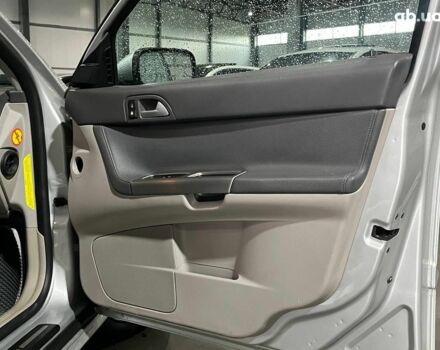 Серый Вольво В50, объемом двигателя 2.5 л и пробегом 312 тыс. км за 7490 $, фото 13 на Automoto.ua