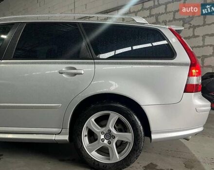 Серый Вольво В50, объемом двигателя 2.5 л и пробегом 312 тыс. км за 7490 $, фото 5 на Automoto.ua