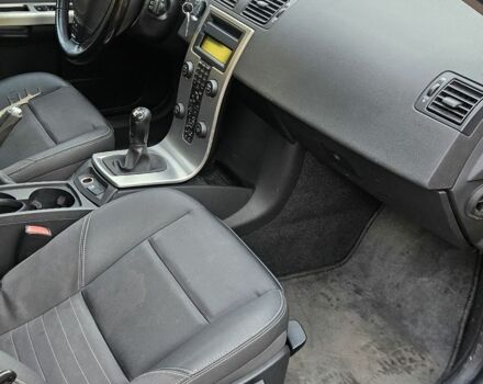 Серый Вольво В50, объемом двигателя 2 л и пробегом 360 тыс. км за 2550 $, фото 18 на Automoto.ua