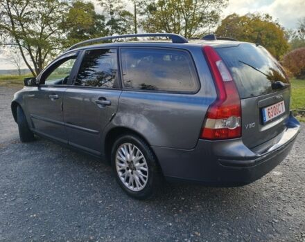 Серый Вольво В50, объемом двигателя 1.6 л и пробегом 300 тыс. км за 3400 $, фото 5 на Automoto.ua