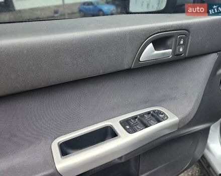 Серый Вольво В50, объемом двигателя 1.6 л и пробегом 290 тыс. км за 5900 $, фото 19 на Automoto.ua