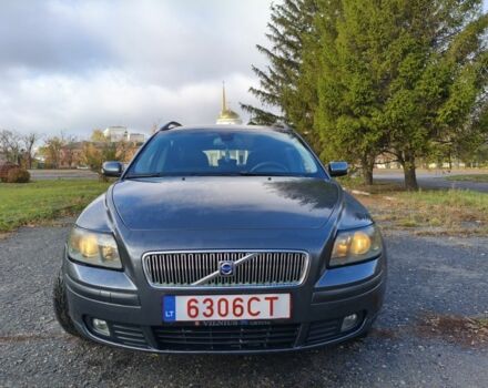 Серый Вольво В50, объемом двигателя 1.6 л и пробегом 300 тыс. км за 3400 $, фото 1 на Automoto.ua