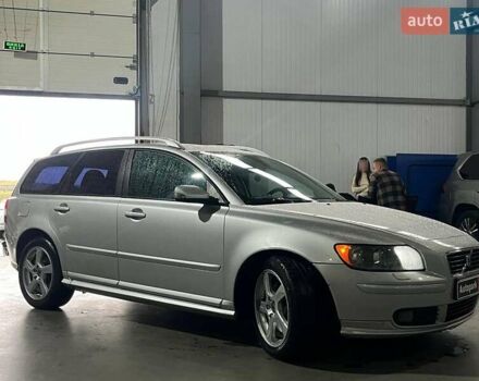 Серый Вольво В50, объемом двигателя 2.5 л и пробегом 312 тыс. км за 7490 $, фото 2 на Automoto.ua