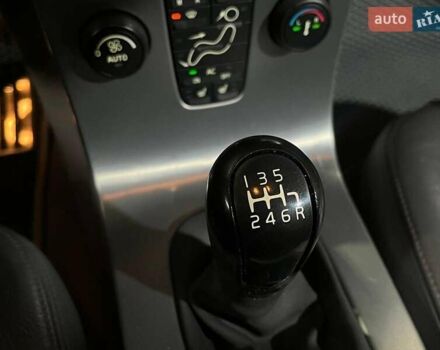 Серый Вольво В50, объемом двигателя 2.5 л и пробегом 312 тыс. км за 7490 $, фото 27 на Automoto.ua