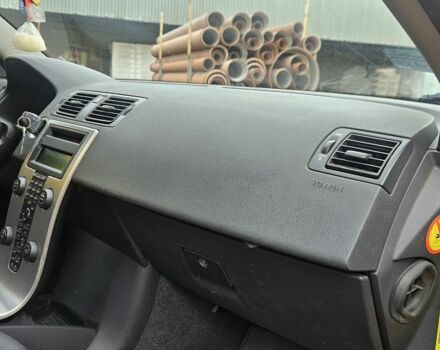 Серый Вольво В50, объемом двигателя 2 л и пробегом 360 тыс. км за 2550 $, фото 19 на Automoto.ua