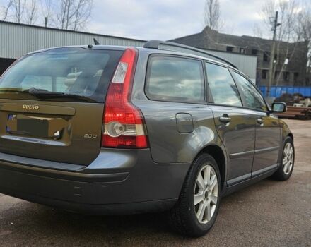 Серый Вольво В50, объемом двигателя 2 л и пробегом 360 тыс. км за 2550 $, фото 3 на Automoto.ua