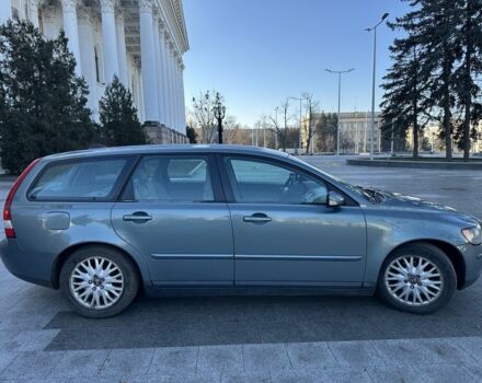 Серый Вольво В50, объемом двигателя 2 л и пробегом 403 тыс. км за 3000 $, фото 2 на Automoto.ua