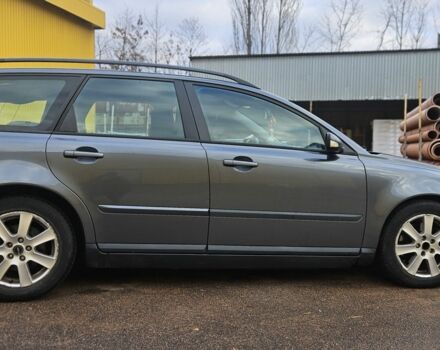 Серый Вольво В50, объемом двигателя 2 л и пробегом 360 тыс. км за 2550 $, фото 4 на Automoto.ua