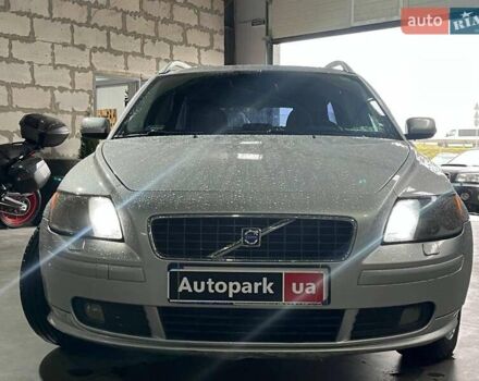 Серый Вольво В50, объемом двигателя 2.5 л и пробегом 312 тыс. км за 7490 $, фото 1 на Automoto.ua