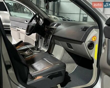 Серый Вольво В50, объемом двигателя 2.5 л и пробегом 312 тыс. км за 7490 $, фото 18 на Automoto.ua