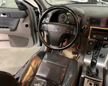 Серый Вольво В50, объемом двигателя 2.5 л и пробегом 312 тыс. км за 7490 $, фото 22 на Automoto.ua