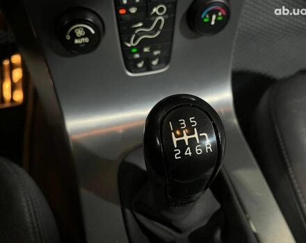 Серый Вольво В50, объемом двигателя 2.5 л и пробегом 312 тыс. км за 7490 $, фото 27 на Automoto.ua