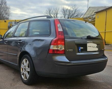 Серый Вольво В50, объемом двигателя 2 л и пробегом 360 тыс. км за 2550 $, фото 2 на Automoto.ua