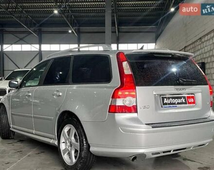 Серый Вольво В50, объемом двигателя 2.5 л и пробегом 312 тыс. км за 7490 $, фото 6 на Automoto.ua