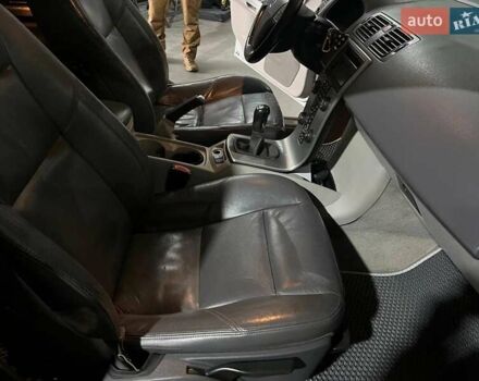 Серый Вольво В50, объемом двигателя 2.5 л и пробегом 312 тыс. км за 7490 $, фото 17 на Automoto.ua