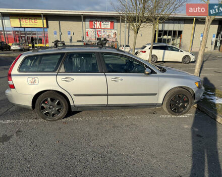 Серый Вольво В50, объемом двигателя 1.56 л и пробегом 350 тыс. км за 5230 $, фото 3 на Automoto.ua