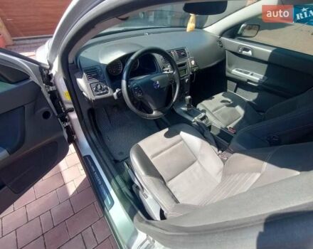 Сірий Вольво V50, об'ємом двигуна 2 л та пробігом 280 тис. км за 4650 $, фото 4 на Automoto.ua