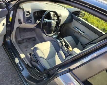 Серый Вольво В50, объемом двигателя 2 л и пробегом 260 тыс. км за 6200 $, фото 5 на Automoto.ua