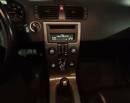 Серый Вольво В50, объемом двигателя 2 л и пробегом 305 тыс. км за 5400 $, фото 5 на Automoto.ua