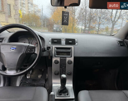 Вольво В50 2006 в Тернополе на Automoto.ua Серый Вольво В50, объемом двигателя 2 л и пробегом 404 тыс. км за 4400 $, фото 9 на Automoto.ua